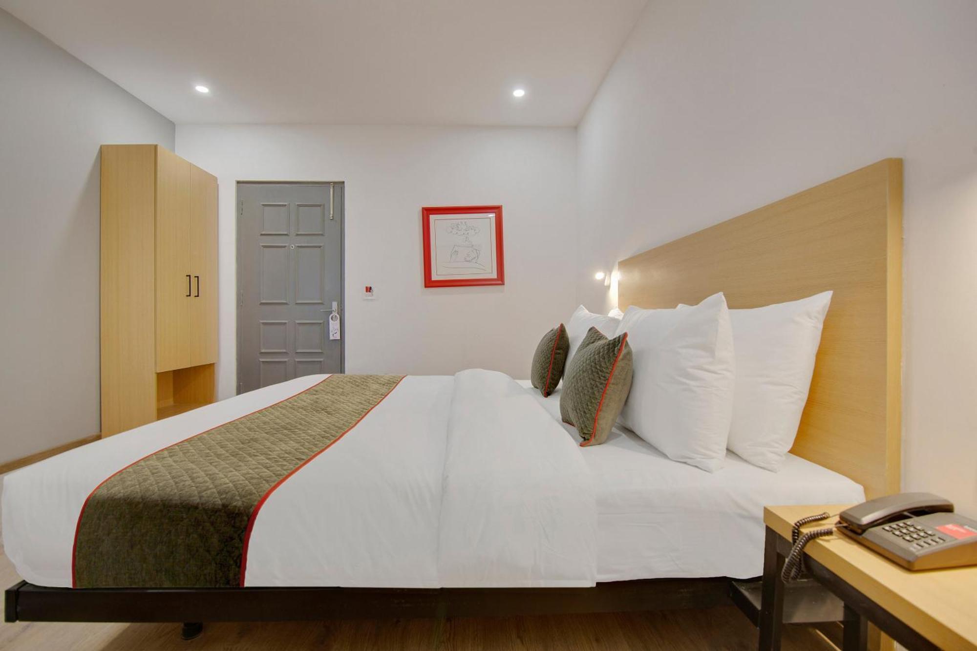 Townhouse Sector 49 Near Logix City Centre Noida Zewnętrze zdjęcie
