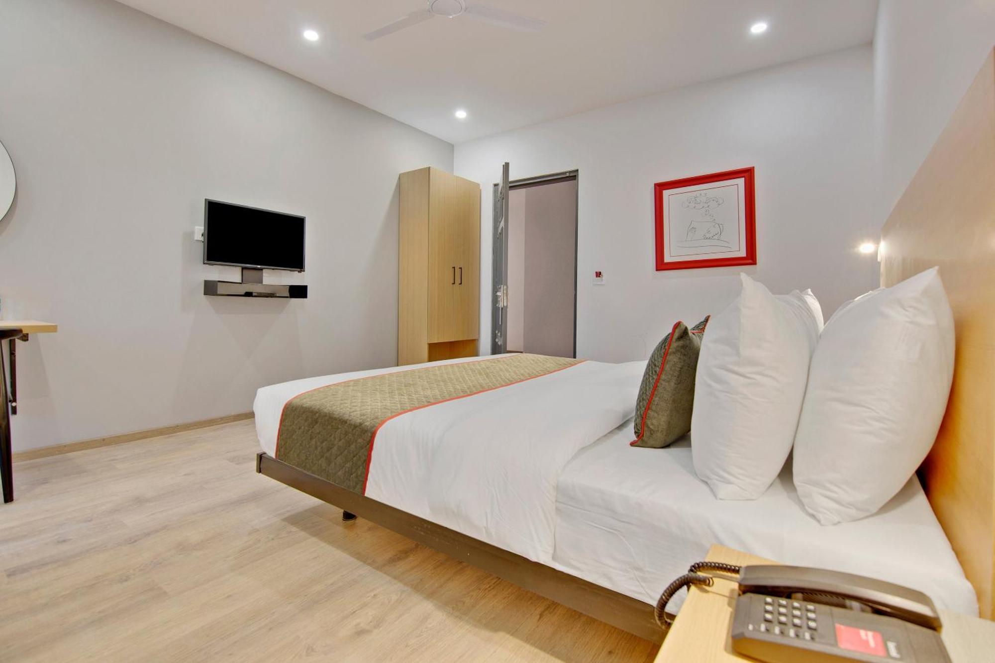 Townhouse Sector 49 Near Logix City Centre Noida Zewnętrze zdjęcie