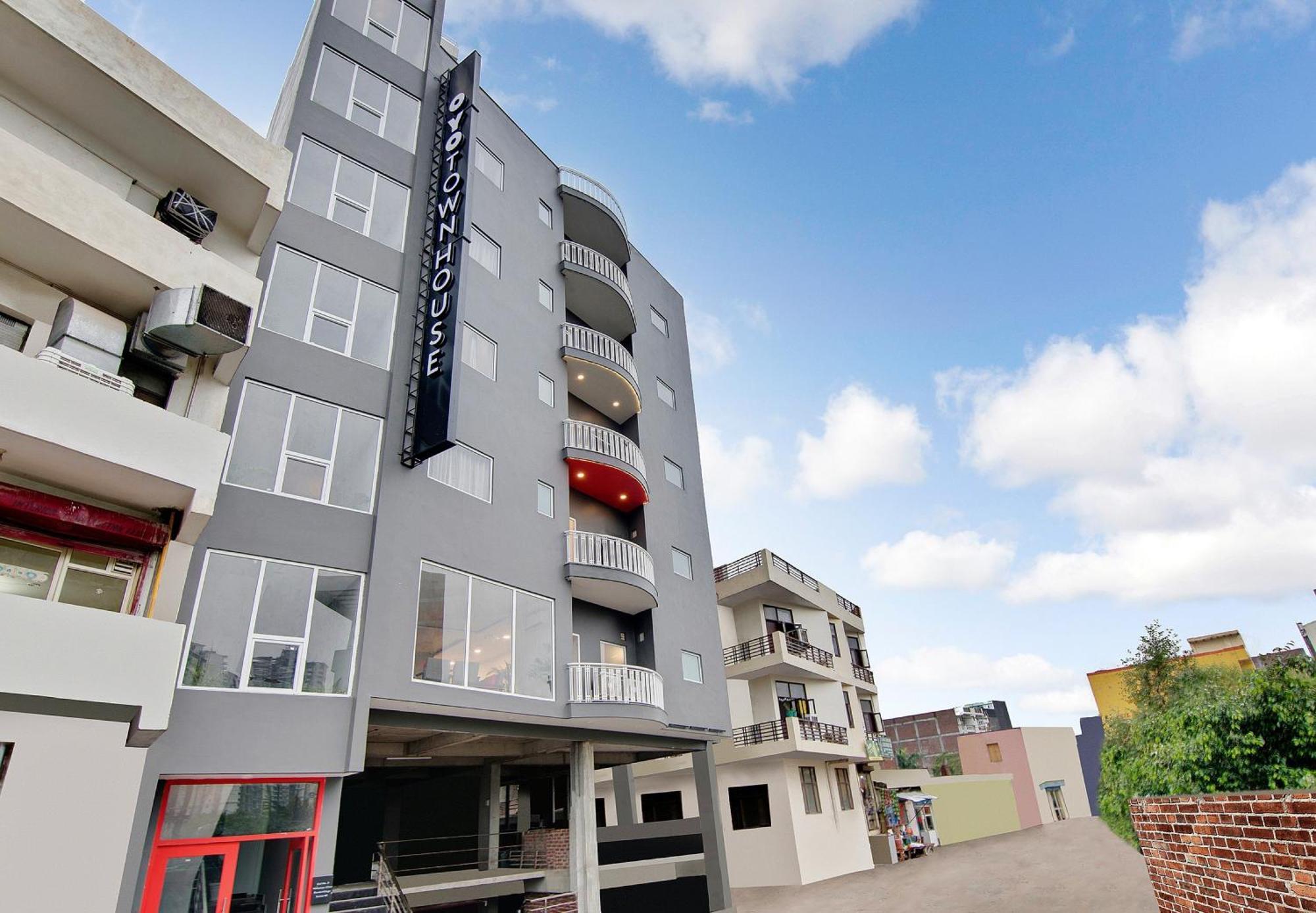 Townhouse Sector 49 Near Logix City Centre Noida Zewnętrze zdjęcie