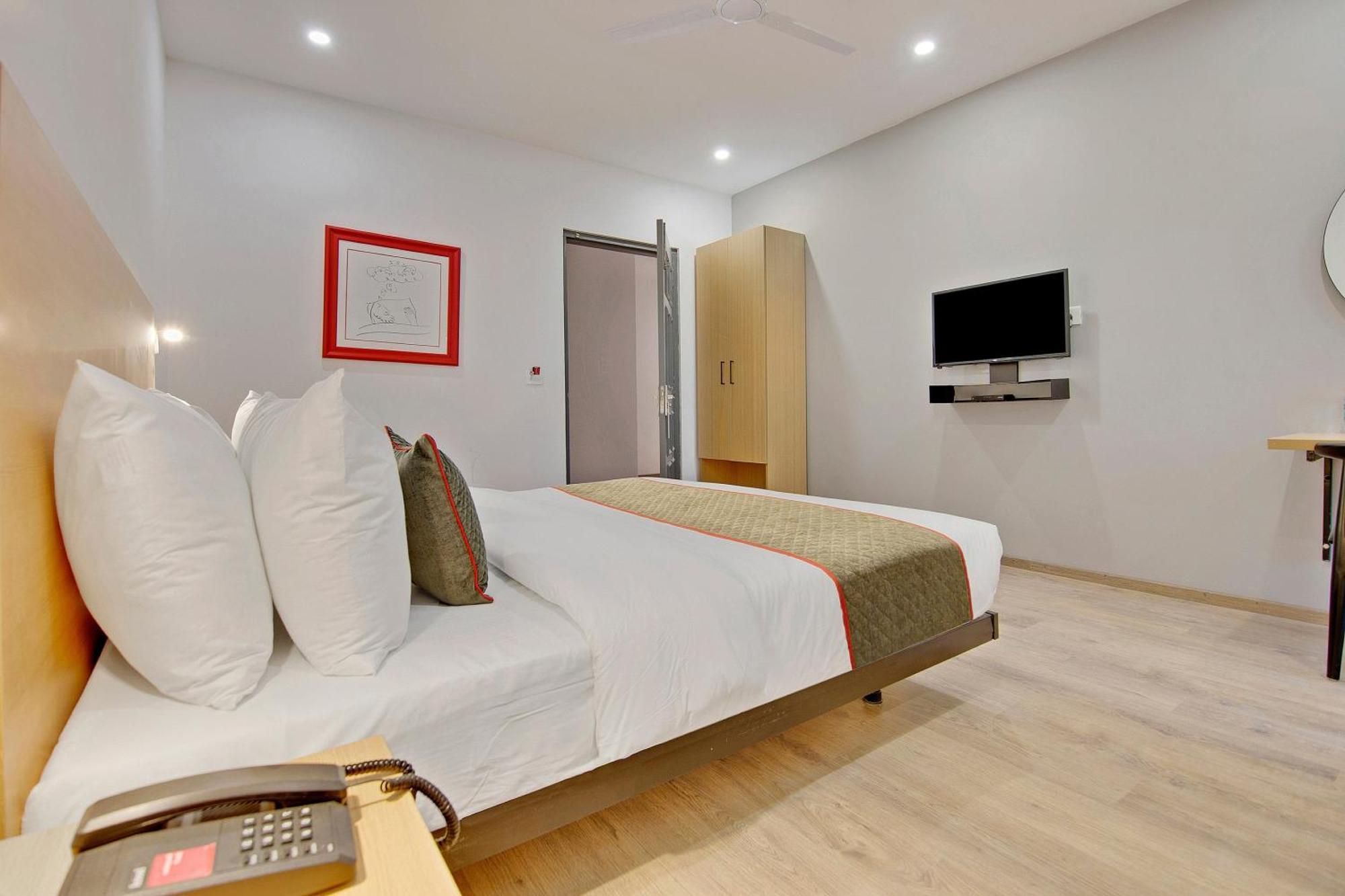 Townhouse Sector 49 Near Logix City Centre Noida Zewnętrze zdjęcie