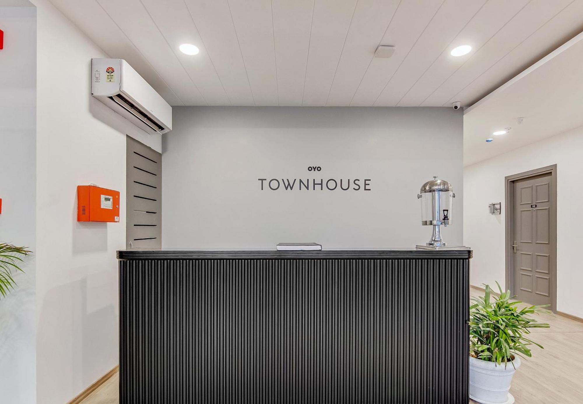Townhouse Sector 49 Near Logix City Centre Noida Zewnętrze zdjęcie