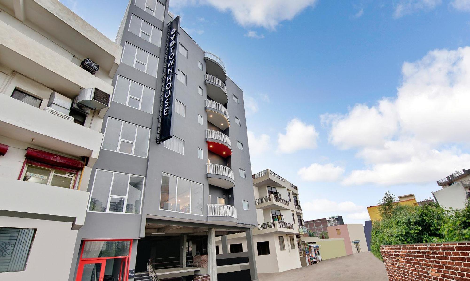 Townhouse Sector 49 Near Logix City Centre Noida Zewnętrze zdjęcie