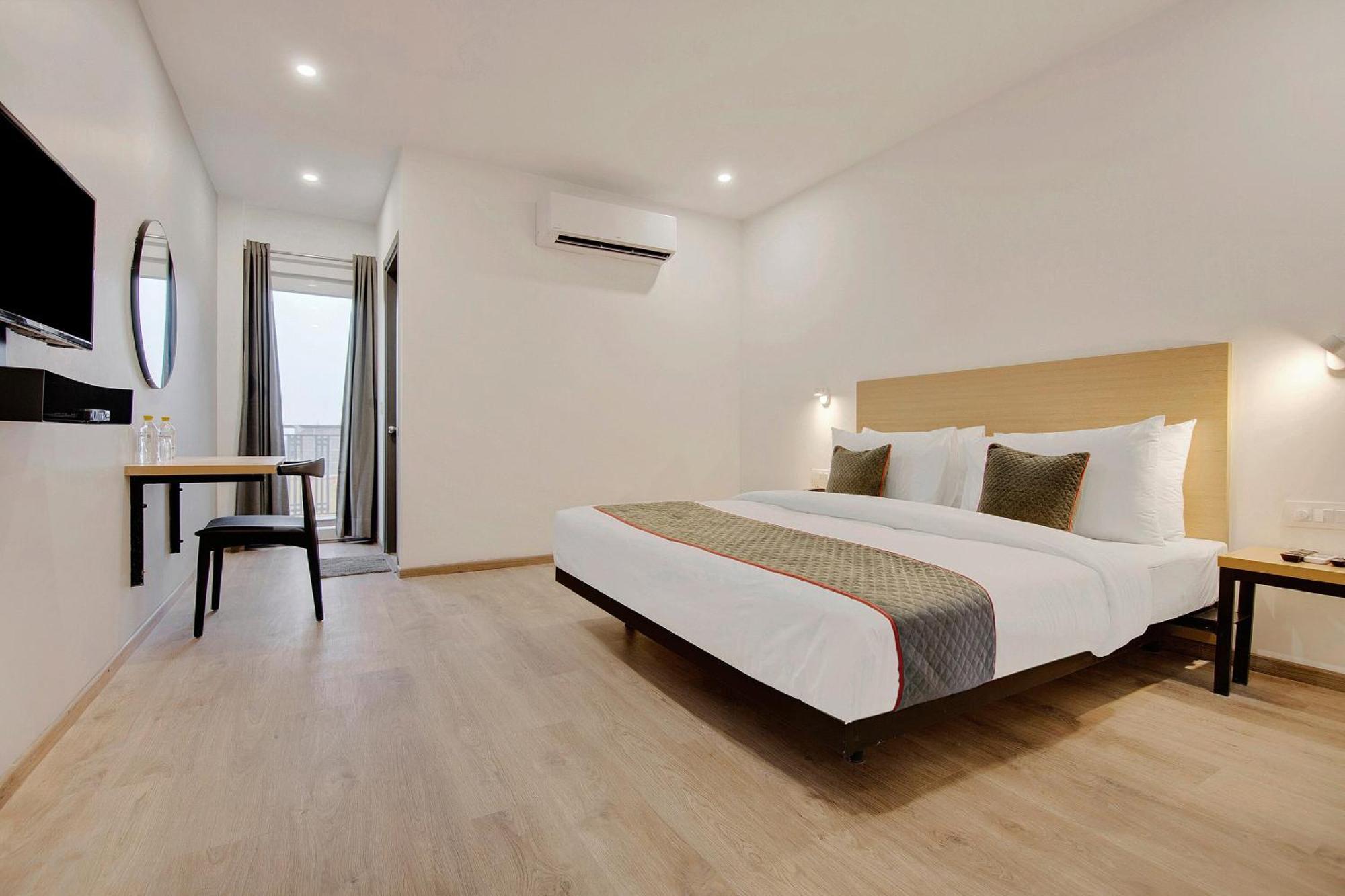 Townhouse Sector 49 Near Logix City Centre Noida Zewnętrze zdjęcie