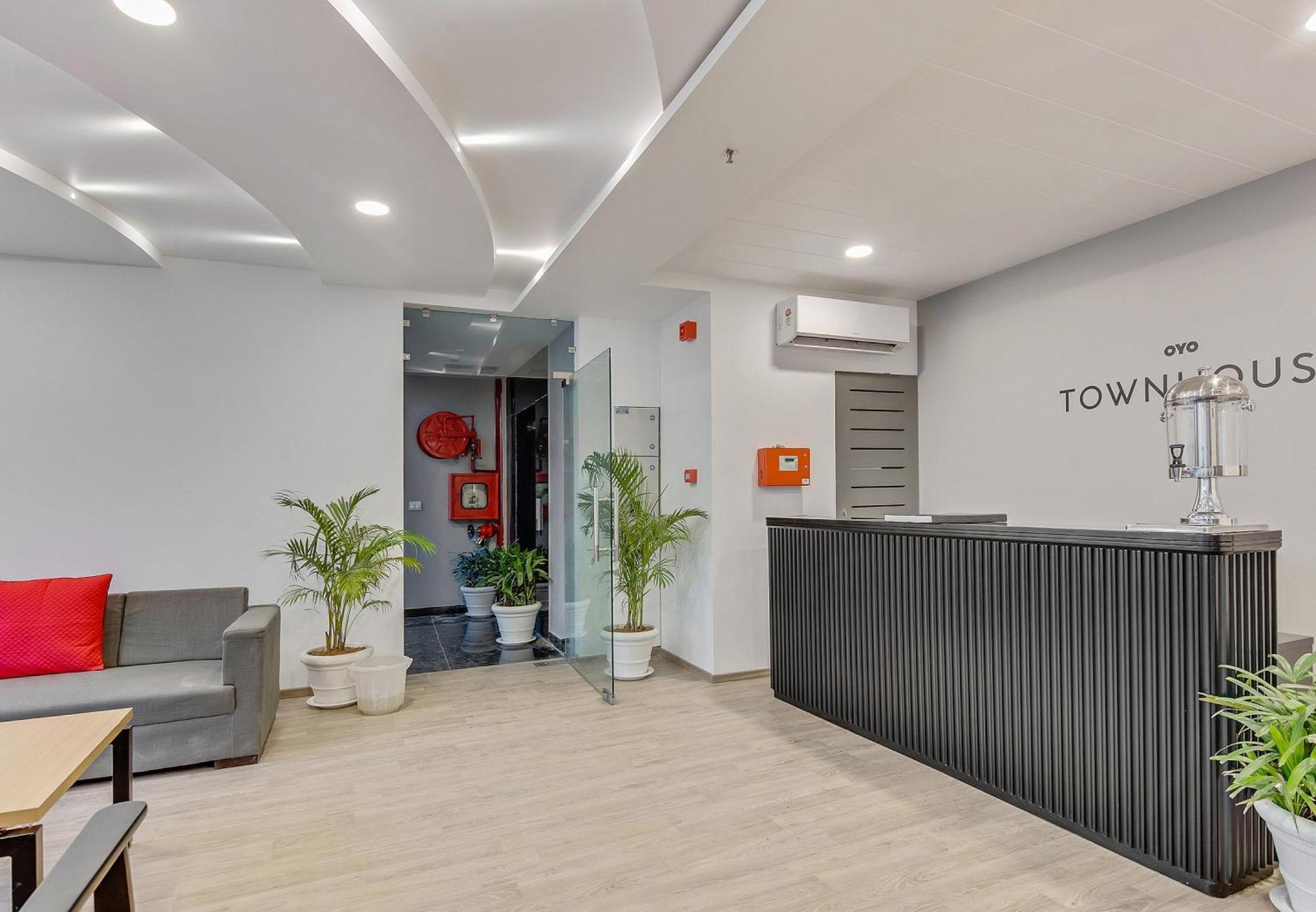 Townhouse Sector 49 Near Logix City Centre Noida Zewnętrze zdjęcie